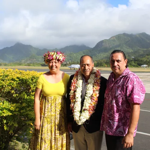 Niue Prime Minister makes transit visit to the Cook Islands